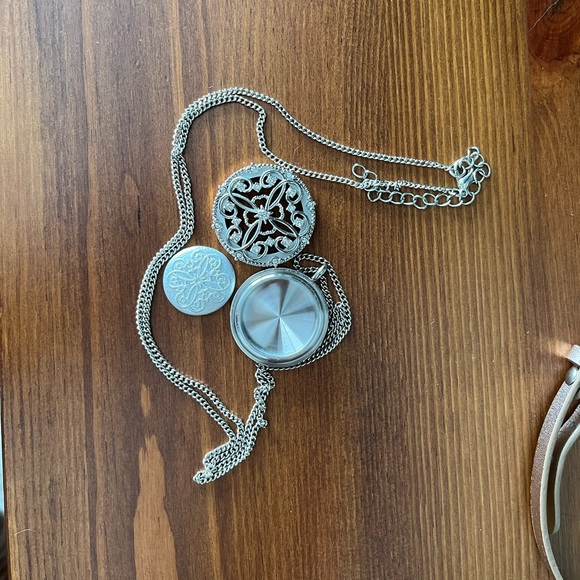 Origami Owl Long Chain O2 Locket - Picture 4 of 6